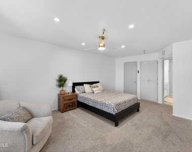 425 S Parkcrest Drive - Photo Thumbnail 11