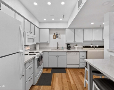 425 S Parkcrest Drive - Photo Thumbnail 5