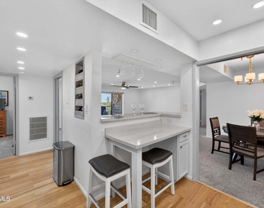 425 S Parkcrest Drive - Photo Thumbnail 4