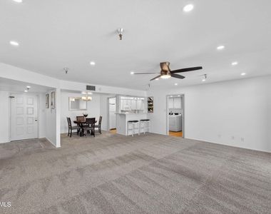 425 S Parkcrest Drive - Photo Thumbnail 3