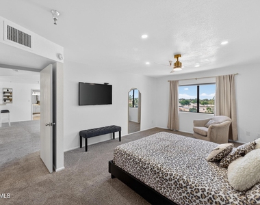425 S Parkcrest Drive - Photo Thumbnail 12
