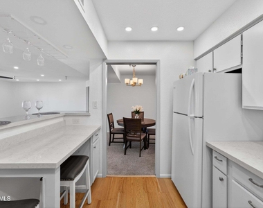 425 S Parkcrest Drive - Photo Thumbnail 6