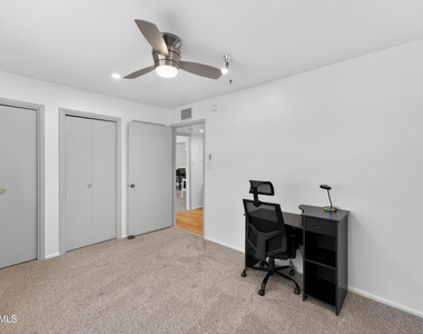 425 S Parkcrest Drive - Photo Thumbnail 15