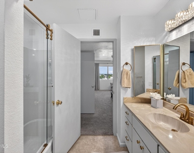 425 S Parkcrest Drive - Photo Thumbnail 13