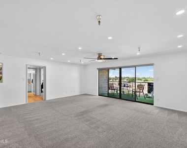 425 S Parkcrest Drive - Photo Thumbnail 1