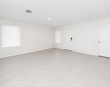 2800 Slatewood Drive - Photo Thumbnail 7