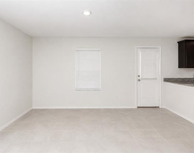 2800 Slatewood Drive - Photo Thumbnail 10