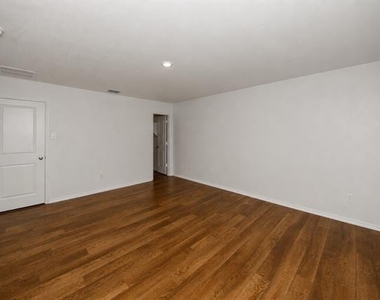 2800 Slatewood Drive - Photo Thumbnail 17