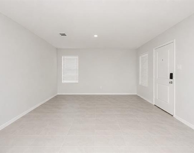 2800 Slatewood Drive - Photo Thumbnail 6