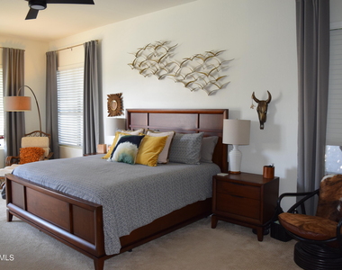 21661 N 58th Avenue - Photo Thumbnail 12