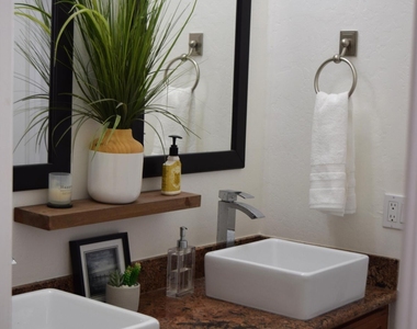 21661 N 58th Avenue - Photo Thumbnail 36
