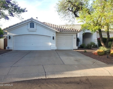 21661 N 58th Avenue - Photo Thumbnail 3