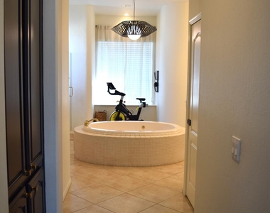 21661 N 58th Avenue - Photo Thumbnail 16