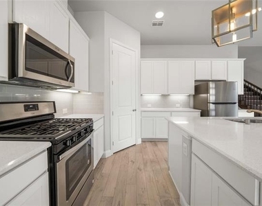 633 Ansley Way - Photo Thumbnail 6