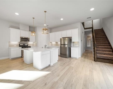 633 Ansley Way - Photo Thumbnail 10