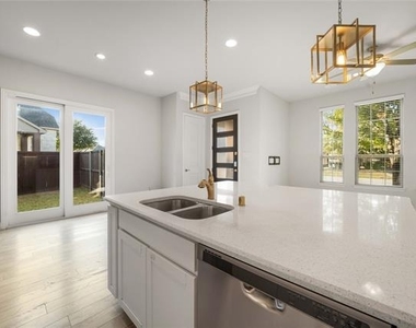 633 Ansley Way - Photo Thumbnail 3