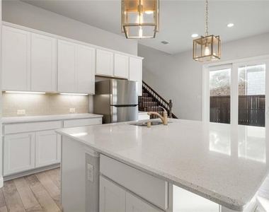 633 Ansley Way - Photo Thumbnail 7