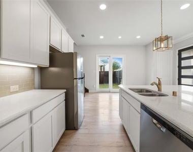 633 Ansley Way - Photo Thumbnail 5