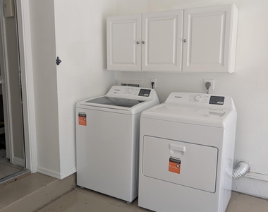 820 W University Drive - Photo Thumbnail 12
