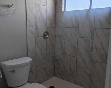 820 W University Drive - Photo Thumbnail 3