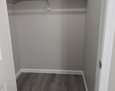 820 W University Drive - Photo Thumbnail 11