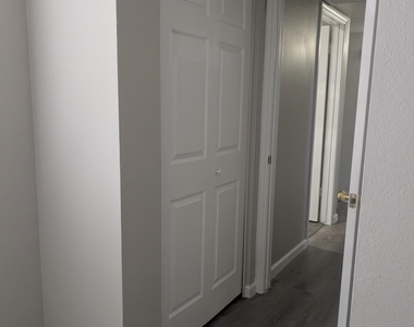 820 W University Drive - Photo Thumbnail 8