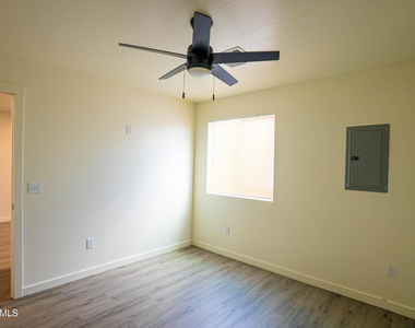 15108 S Moon Valley Road - Photo Thumbnail 16
