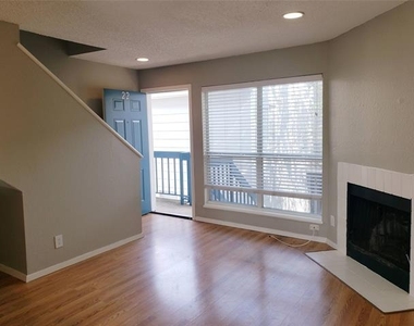 1901 N Fitzhugh Avenue - Photo Thumbnail 3