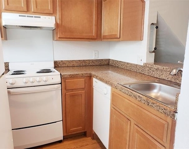 1901 N Fitzhugh Avenue - Photo Thumbnail 5