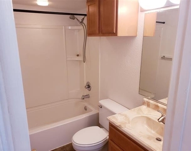 1901 N Fitzhugh Avenue - Photo Thumbnail 10