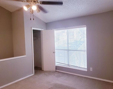 1901 N Fitzhugh Avenue - Photo Thumbnail 9