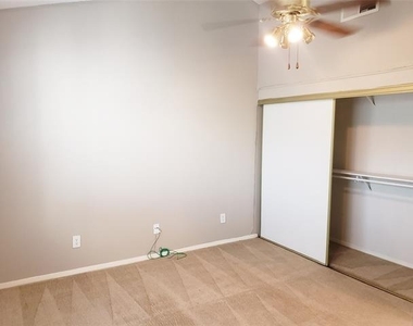 1901 N Fitzhugh Avenue - Photo Thumbnail 7