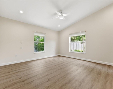 530 Ne 3rd Avenue Ne - Photo Thumbnail 14