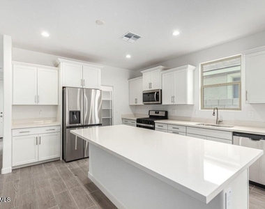 10773 W Baden Street - Photo Thumbnail 2