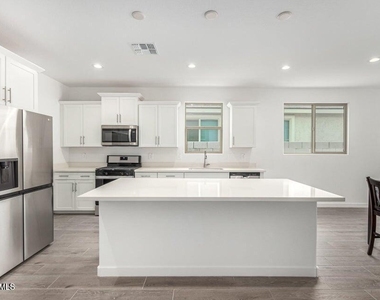 10773 W Baden Street - Photo Thumbnail 4
