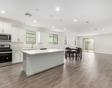 10773 W Baden Street - Photo Thumbnail 3