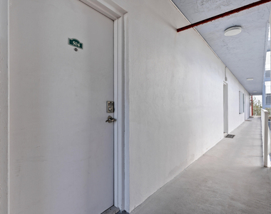 677 Ne 24th Street - Photo Thumbnail 1