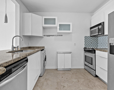 677 Ne 24th Street - Photo Thumbnail 3