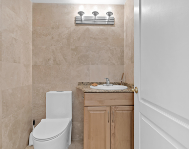 677 Ne 24th Street - Photo Thumbnail 16