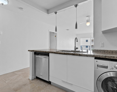 677 Ne 24th Street - Photo Thumbnail 4
