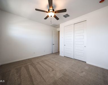 7695 W Smoketree Drive - Photo Thumbnail 16