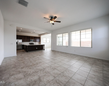 7695 W Smoketree Drive - Photo Thumbnail 5