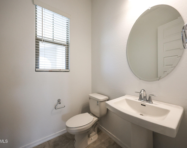 7695 W Smoketree Drive - Photo Thumbnail 8