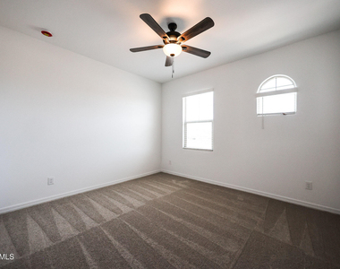 7695 W Smoketree Drive - Photo Thumbnail 17