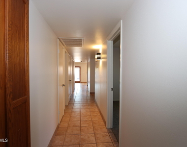 1910 E Manhatton Drive - Photo Thumbnail 12