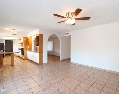 1910 E Manhatton Drive - Photo Thumbnail 1