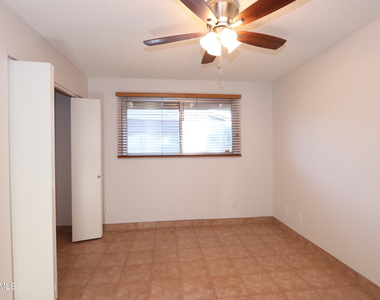 1910 E Manhatton Drive - Photo Thumbnail 9