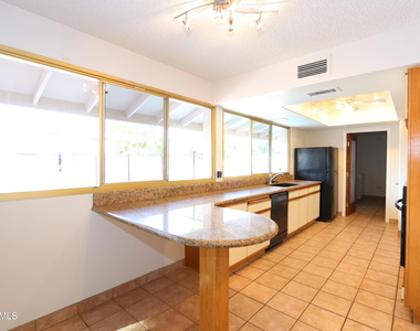 1910 E Manhatton Drive - Photo Thumbnail 4