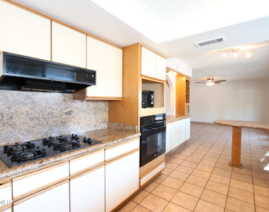 1910 E Manhatton Drive - Photo Thumbnail 5