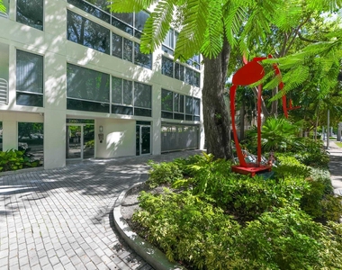 2100 Brickell Avenue - Photo Thumbnail 4